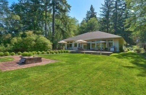 Burley House | Lakefront home Sleeps up to 6 people. Event Venue for up to 40 people