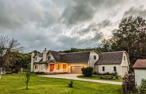 Farwell House | Lakefront Home w/big yard and breathtaking views