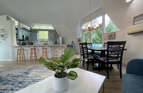 Eatonton House | Lakefront Home w/Covered Boat Slip & Fast Internet on Lake Sinclair