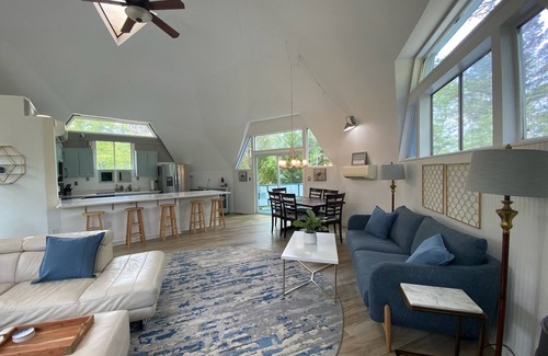 Eatonton House | Lakefront Home w/Covered Boat Slip & Fast Internet on Lake Sinclair