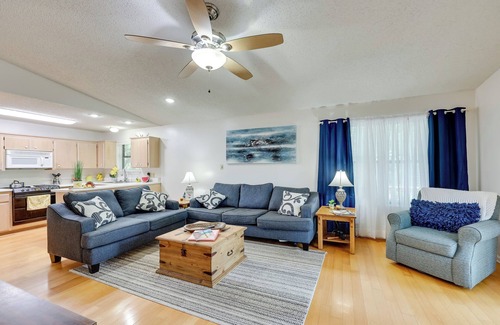 Mid America House | Lakefront Home w/Kayaks & Dock in Hot Springs!