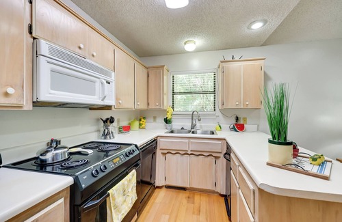 Mid America House | Lakefront Home w/Kayaks & Dock in Hot Springs!