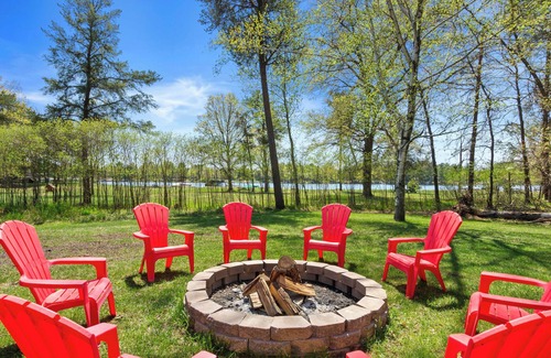 Nekoosa House | Lakefront Home w/sandy beach near WI Dells! Make forever family memories here!
