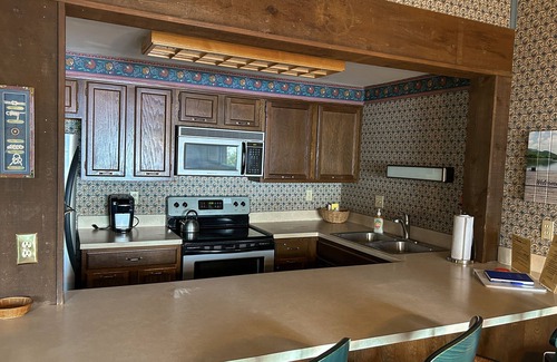 Lake Harmony House | Lakefront home with private deck, on-site pool, tennis & volleyball court