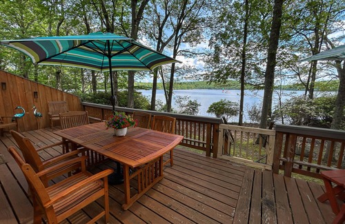 Lake Harmony House | Lakefront home with private deck, on-site pool, tennis & volleyball court