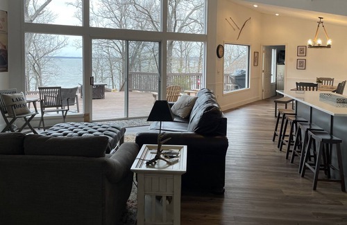 Eufaula House | Lakefront home with Hot Tub - Beautiful view at The Longbow
