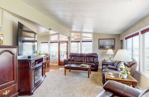 Davenport House | Lakefront Home with Incredible Water Views
