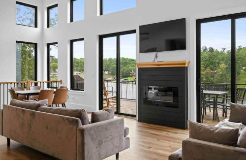 Williamstown House | Lakefront Home with Dock - Hot tub - 7 miles to Ark