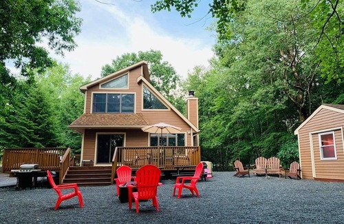 Briar Crest Woods House | Lakefront: Hot Tub, Kayaks, Central AC, Xbox, Home Theater, Games, Beach & Ski