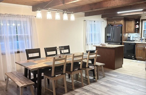East Stroudsburg House | Lakefront house in the Pocono Stroudsburg Bushkill