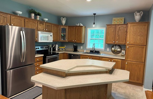 Kabletown House | Lakefront House w/Modern Comforts!