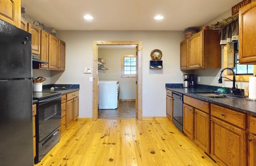 Blairsville Cabin | Lakefront house with dock, kayaks, grill, fireplaces, pool table, hot tub, & W/D
