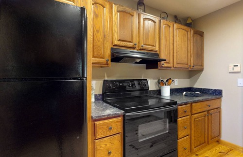 Blairsville Cabin | Lakefront house with dock, kayaks, grill, fireplaces, pool table, hot tub, & W/D