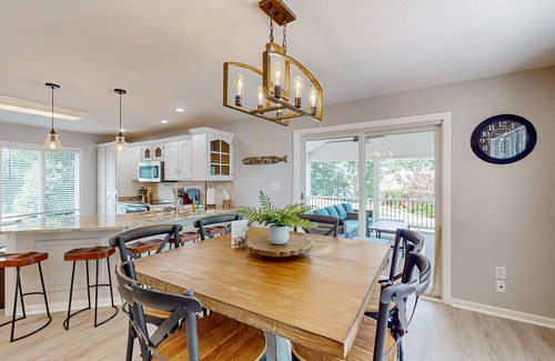 Livingston House | Lakefront house with breathtaking views, private dock & boat launch