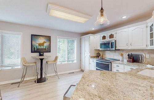 Livingston House | Lakefront house with breathtaking views, private dock & boat launch