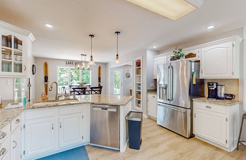 Livingston House | Lakefront house with breathtaking views, private dock & boat launch