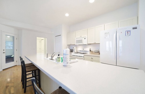 Elk Rapids House | Lakefront house with beach access, firepit, & gas grill - snowbird friendly