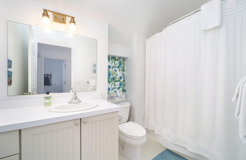 Elk Rapids House | Lakefront house with beach access, firepit, & gas grill - snowbird friendly