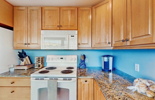 Chelan House | Lakefront house with washer/dryer, private dock & 2-level deck - near vineyards