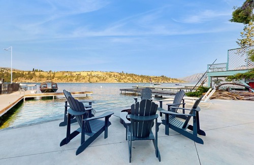 Chelan House | Lakefront house with washer/dryer, private dock & 2-level deck - near vineyards
