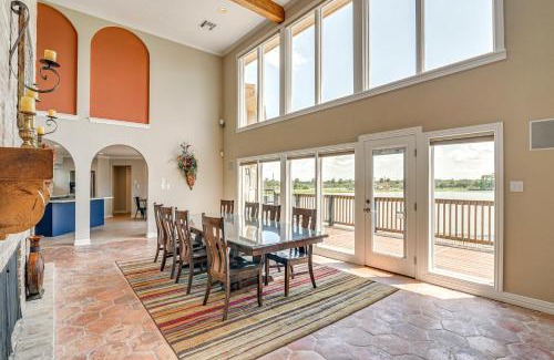 Nassau Bay House | Lakefront Houston House - 1 Mi to Space Center!