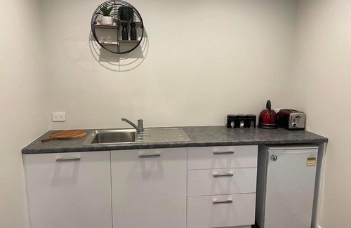 Cromwell Bed & Breakfast | Lakefront in Pisa
