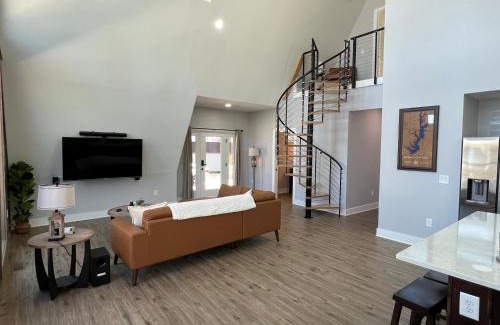 Seneca House | Lakefront Keowee Luxury Cottages 129