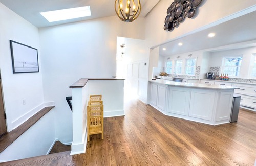 Northlake Estates House | Lakefront Keowee with Private Dock and Huge Patio! Kayaks, Grill+ Outdoor TV