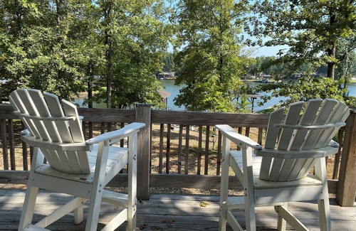 Hot Springs Village House | Lakefront living at its best - a guest favorite!