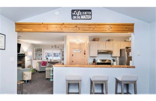 Pocono Lake Ski Chalet | LAKEFRONT - Lake Escape - Arrowhead Lake Community