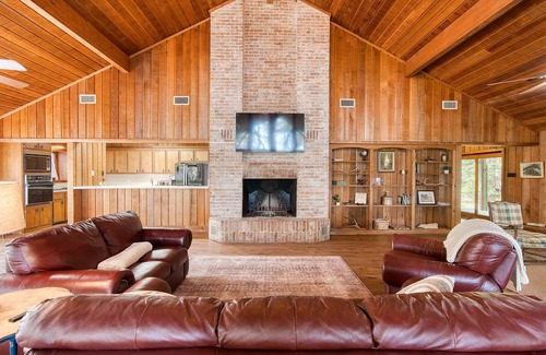 South Toledo Bend House | Lakefront Lake Haus at Indian Creek South Toledo Bend Kayaking, Fishing,Boating