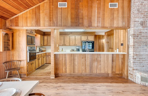 South Toledo Bend House | Lakefront Lake Haus at Indian Creek South Toledo Bend Kayaking, Fishing,Boating