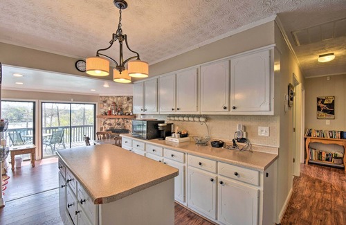 Lavonia Cottage | Lakefront Lavonia Cottage w/2-Story Dock!