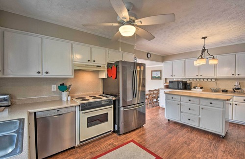 Lavonia Cottage | Lakefront Lavonia Cottage w/2-Story Dock!