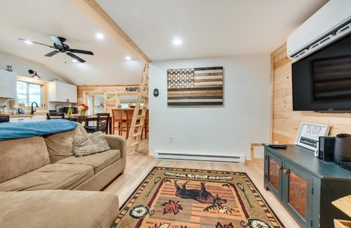 Limerick House | Lakefront Limerick Cottage with Private Beach!