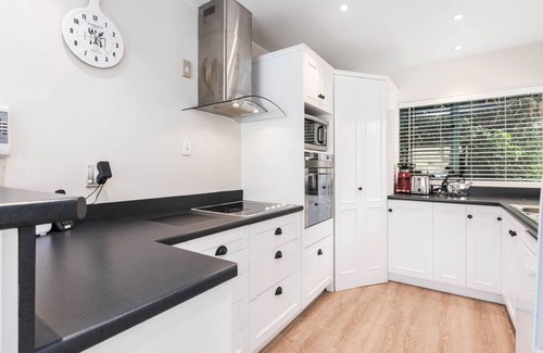 Queenstown Apartment | LAKEFRONT LIVING AT REMARKABLES - EAST