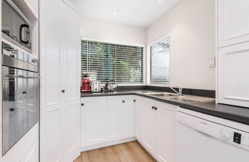 Queenstown Apartment | LAKEFRONT LIVING AT REMARKABLES - EAST