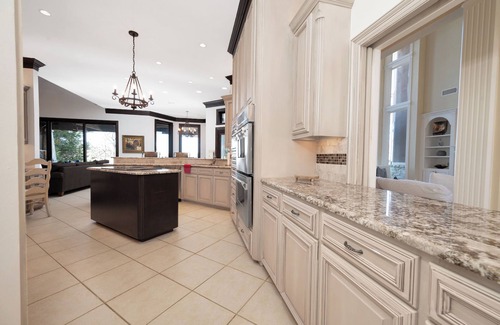 Athens House | Lakefront Lodge | Pool, Theater & Autumn Views
