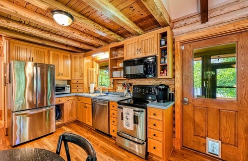 Bumpass House | Lakefront Log Cabin at Lake Anna, Dock, Deck