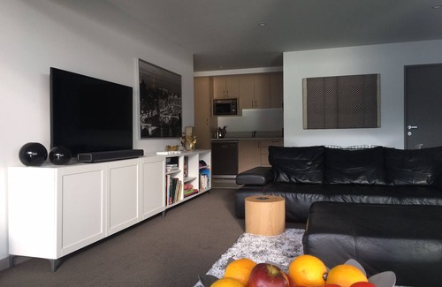 Queenstown Apartment | Lakefront Luxurious 2 Bedroom Apartment