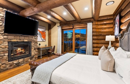 Olympia Other | Lakefront Luxury Castle w/Hot Tub - Great for Groups, Gatherings, & Reunions!