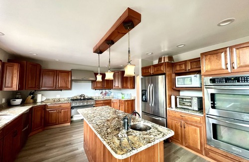 Oneonta Ski Chalet | Lakefront Luxury Chalet 7 Bedrooms
