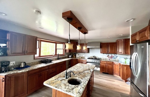 Oneonta Ski Chalet | Lakefront Luxury Chalet 7 Bedrooms