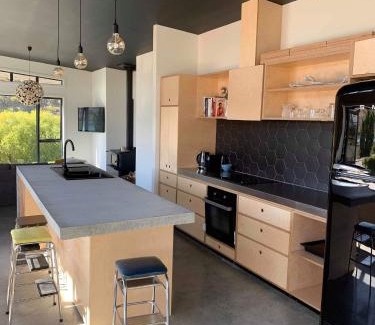 Lowburn House | Lakefront Luxury In Old Cromwell *New 3BR Home*