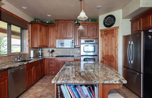 Marion Cabin | Lakefront Luxury Lodge * Hot Tub * Private Dock * Offseason Discounts