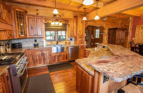Wilkesboro Cabin | Lakefront Luxury Log Home near Downtown