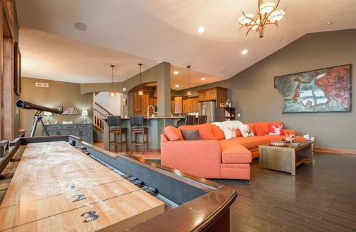 Loon Lake House | Lakefront Luxury on Deer Lake