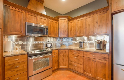 Loon Lake House | Lakefront Luxury on Deer Lake