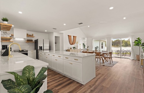Country Club Estates House | Lakefront Luxury Rental