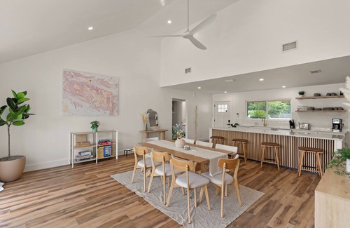 Country Club Estates House | Lakefront Luxury Rental